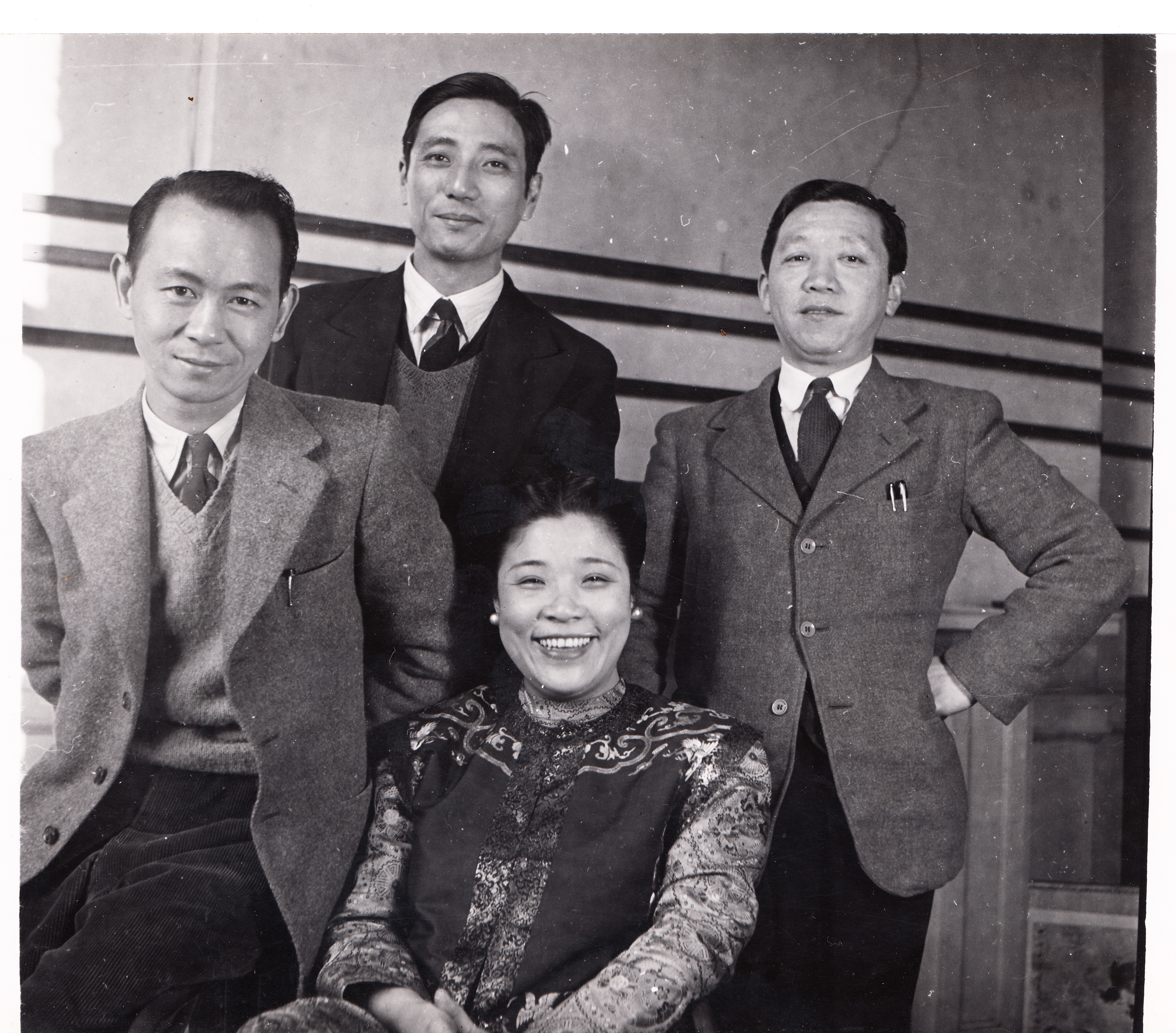 Chang Chien-ying and Fei Cheng-wu with fellow artists
